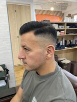 フリーダム(FREEDOM) スキンフェード×9:1分け