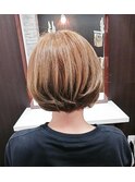 明るめ耳かけふんわりショートボブ