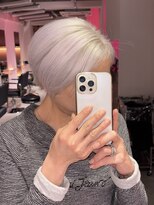 ダズリングディア(Dazzling Deer)&nbsp;シルバーカラー/ホワイトカラー/ショートカット/小顔カット