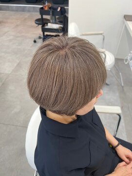 アルトル 池袋2nd(altru) 白髪を生かしてオシャレを楽しむ