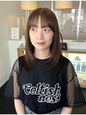 レイヤーカット×ブリーチなしベージュカラー