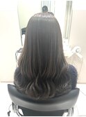 オリーブグレージュ