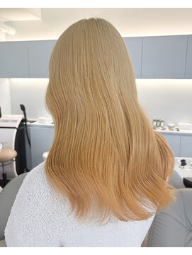 ノラ ウメダ(NORA UMEDA) 抜きっぱなしブロンドホワイトカラー2回ブリーチ透明感大阪梅田