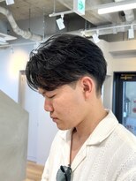 エース(ACES)&nbsp;毛流れセンターパートニュアンスパーマフェザーパーマ刈り上げ