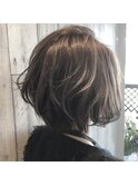 外国人風グレージュ系カラーボブ