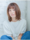 柔らかなミディアムボブ