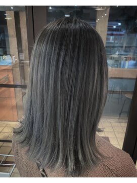 リー ヴィータ 上新庄(Lee Vita) バレイヤージュ×ハイライト×グラデーション×切りっぱなし