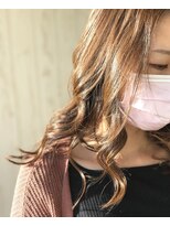 エイチ バイ エムズハウス(H eitch by mshouse)&nbsp;艶ベージュ×ゆる巻き【H eitchエイチ】