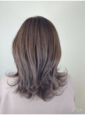 菱形シルエットのウルフボブ