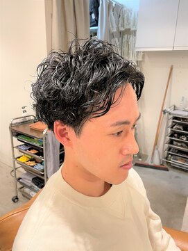 アンティコ(Antico) ツイストスパイラルモテ髪マッシュショート束感センターパート