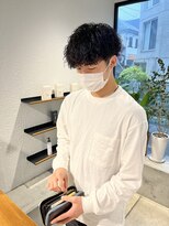 アイズ 海老名(AIZU)&nbsp;ツイストスパイラル 縦落ちパーマ 直毛 マッシュ 眉毛