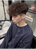 茶髪スペインカールスパイラルパーマ平巻き波巻きパーマ