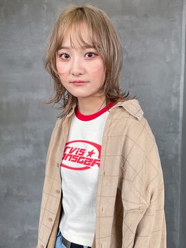 テトヘアー(teto hair) ブロンドカラー ハイトーンミディアムウルフ レイヤースタイル