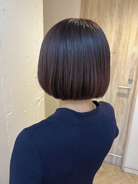 シェリ(Cheri) ぷつっと重ためボブとフェミニティピンクカラー