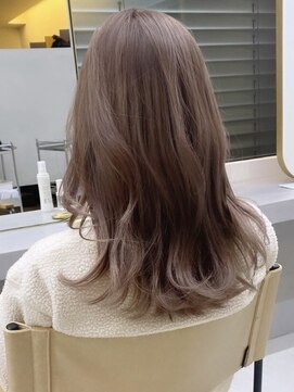 アム(am) グレージュ切りっぱなしボブ前髪ありミニボブミルクティベージュ