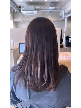 艶ブラウン×ナチュラルレイヤー｜美髪ストレートミディ