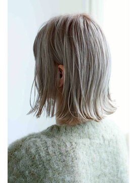 柔らかハイトーンボブ