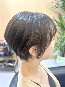 ホワイト(White) 大人かわいい耳かけバルーンボブ~夏Ver.