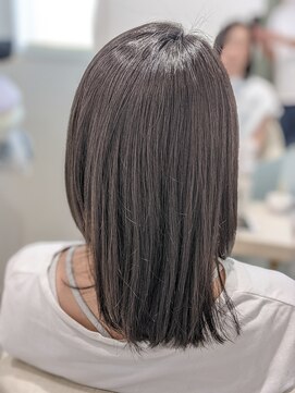 ビーエフサロン(BxF SALON) ダークアッシュのツヤ髪ミディアムさん