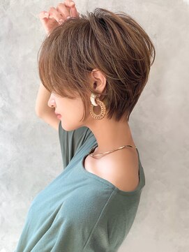 アヴァロン(AVALON) 絶壁解消×カーキグレージュ×40代×前髪長め大人ショートボブ永