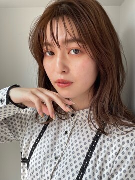 キートス(Kiitos) フェミニンミディ/外ハネ/ウェット/シースルーバング/梅田