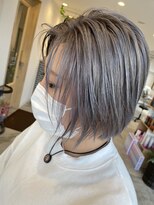 シェリー(Che'ri)&nbsp;シルバーグレージュ×ショート