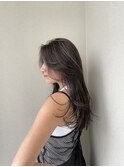 筋感のある細めハイライト外国人風オフィスで浮かないハイライト