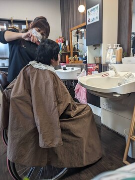 サロンドリール 車椅子のままでカット&シャンプー♪
