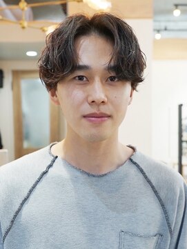 オルセン(OLSEN) シャドウパーマ/センターパート/緩めパーマ/スパイラルパーマ