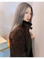 チーカ(chica)&nbsp;シルバーカラー/似合わせカット/ケアブリーチ/ホワイトブロンド