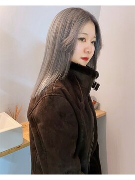 チーカ(chica) シルバーカラー/似合わせカット/ケアブリーチ/ホワイトブロンド