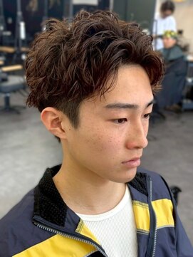 リットバイフィフス 甲南店(Lit. by fifth) ツーブロック アップバングショート 刈り上げ ブラウン 10代20代