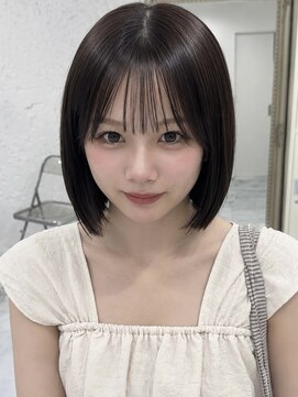 シーン(scene) 暗髪 × ストンボブ × 地毛風縮毛矯正