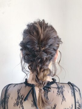 フィエスタ(Fiesta) セミロングでも出来る編みおろしアレンジ