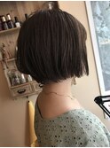ダークトーンでも透明感のあるカラー