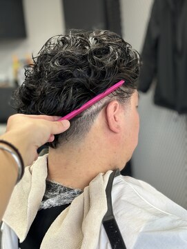 ヘアーラボ 樟葉(Hair Labo) Low Taper Fade 南楠葉