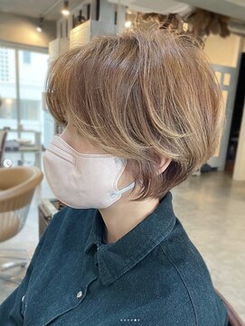 アトリエ エス atelier es HAIRDESIGN ハイトーン/ミルクティーベージュ/白髪ぼかし/白髪染め/ショート