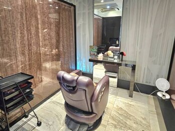 デラモード ピア2の写真/半個室のプライベート空間で、周りの目を気にせずに寛げる。上質なサロンタイムをお過ごし下さい！