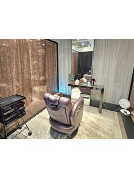 半個室のプライベート空間で、周りの目を気にせずに寛げる。上質なサロンタイムをお過ごし下さい！