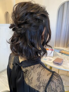 ハグクレア(HUG CLAIRE) ハーフアップアレンジ