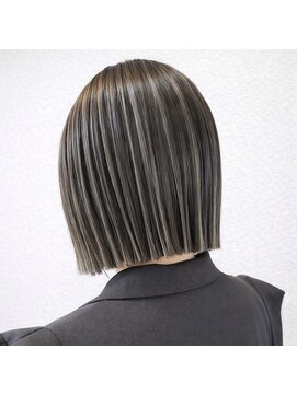 切りっぱなしボブ　ハイライト　白髪ボカシ　名東区