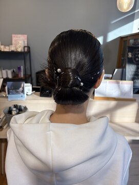 スアバイキキ(SuA by kiki.) ミディアムレイヤー/ハッシュカット/ワインレッド[千葉]