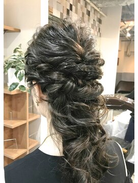 スタジオ 渋谷 原宿(Stujio) バックスタイルも華やかなハーフアップ