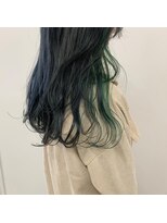 キー(kii)&nbsp;インナーカラーターコイズブルー/20代/ロングヘア