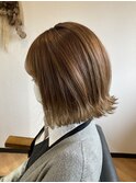 くびれミディ_切りっぱなしボブ_フォギーベージュ