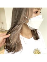 ヘアーアイストゥーレ(HAIR ICI TRE)&nbsp;ベージュ ホワイトブロンドカラー　インナーカラー 担当渡辺聖