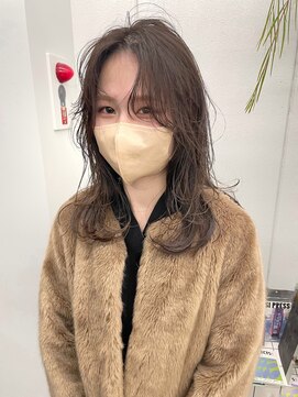 シーン(SCENE) レイヤーカット センターパート ミルクティーベージュ 20代30代