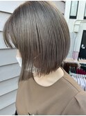 ホワイトグレージュ