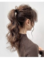 ヘアセット　アレンジ　ゆる巻き　ポニーテール