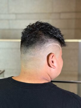 リバティシェアバーバー 銀座(LIBERTY SHARE BARBER) 中央区女子を狙え!ストリート風ビジネスフェード